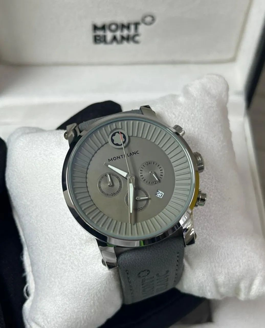 Relógio Montblanc novo de 990 por 499