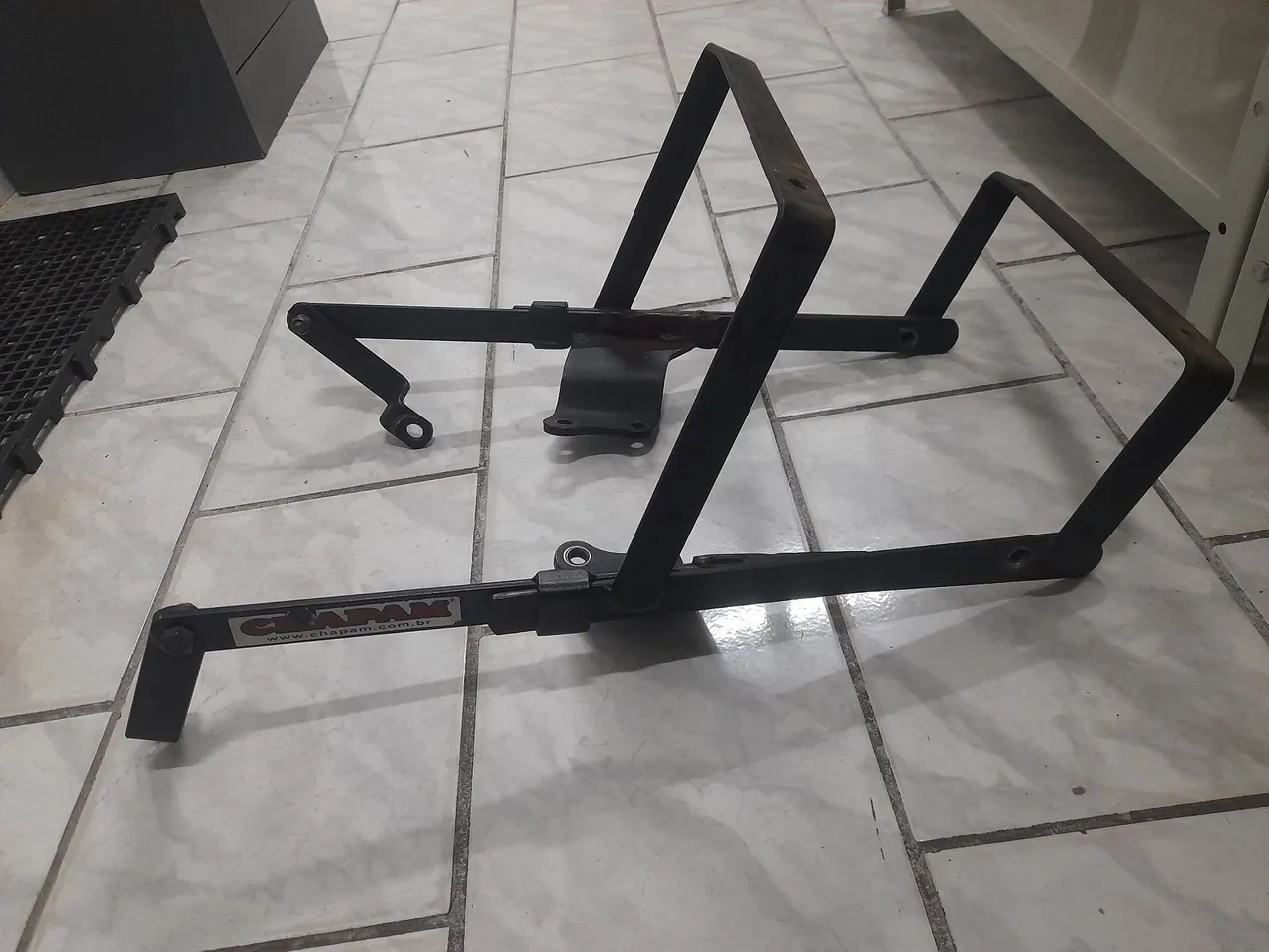 Suporte CHAPAM para baú de moto entregador. Factor e Fazer 150