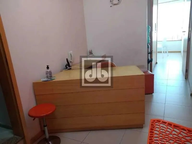 Sala comercial - Méier - 28 m²- Banheiro - prédio com elevador - - Agende sua visita!