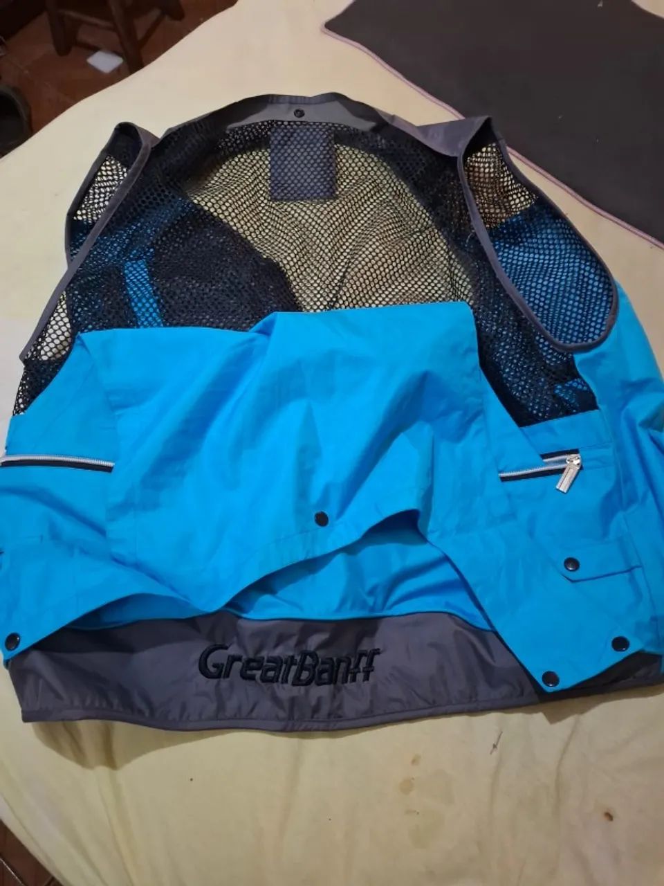 Colete de Pesca Daiwa Greatbank semi novo - Foto 4