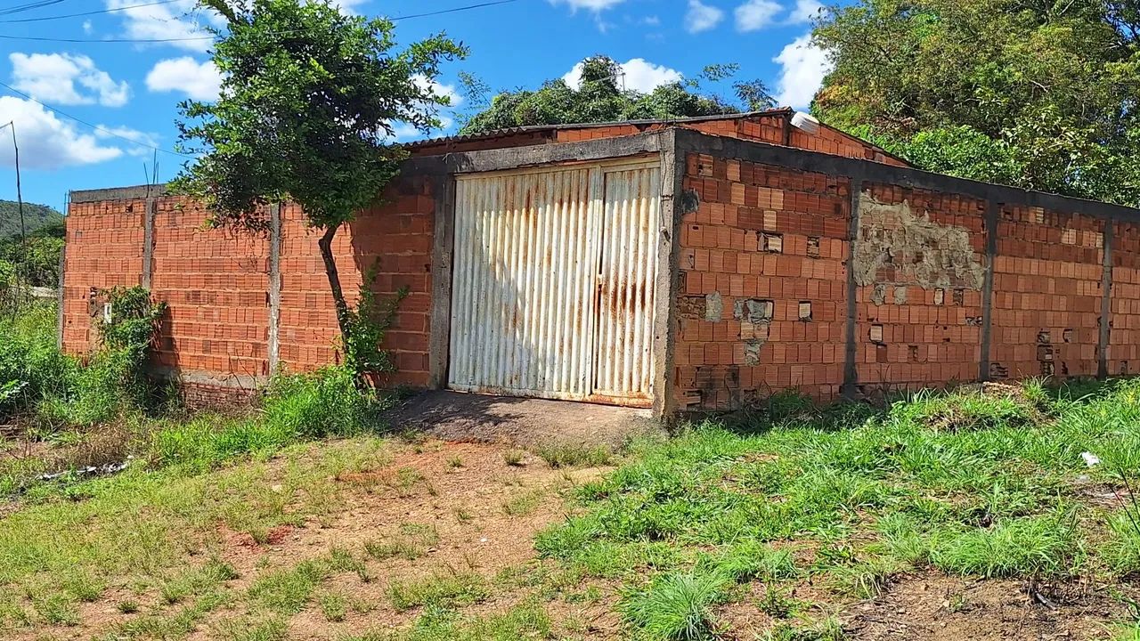 Casa  em terreno amplo