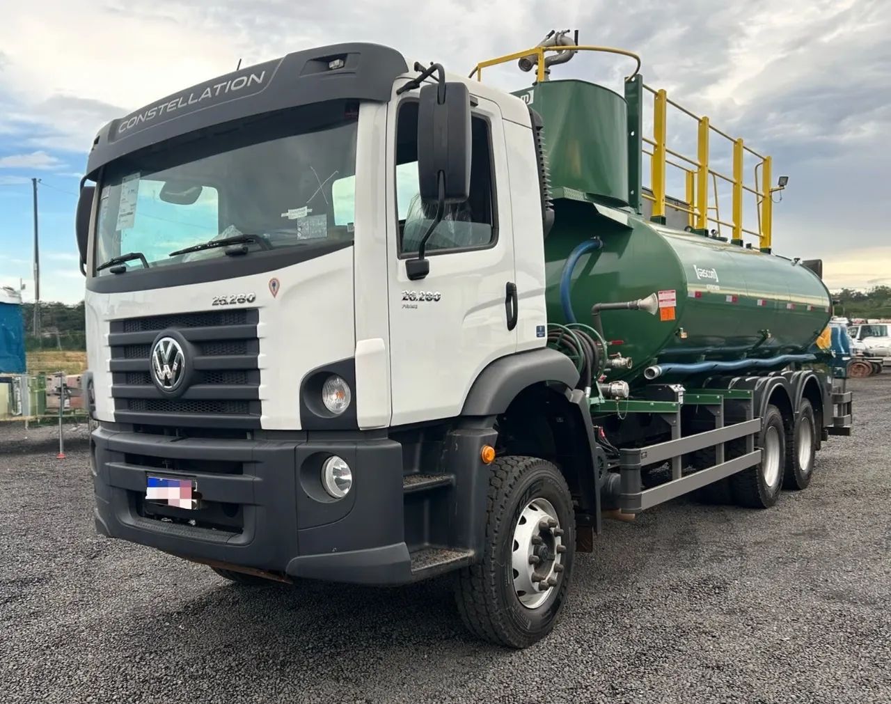 VW 26.280 ano 2023, 6x4, com Tanque Pipa completo da marca Gascon de 15.000 litros, em SP
