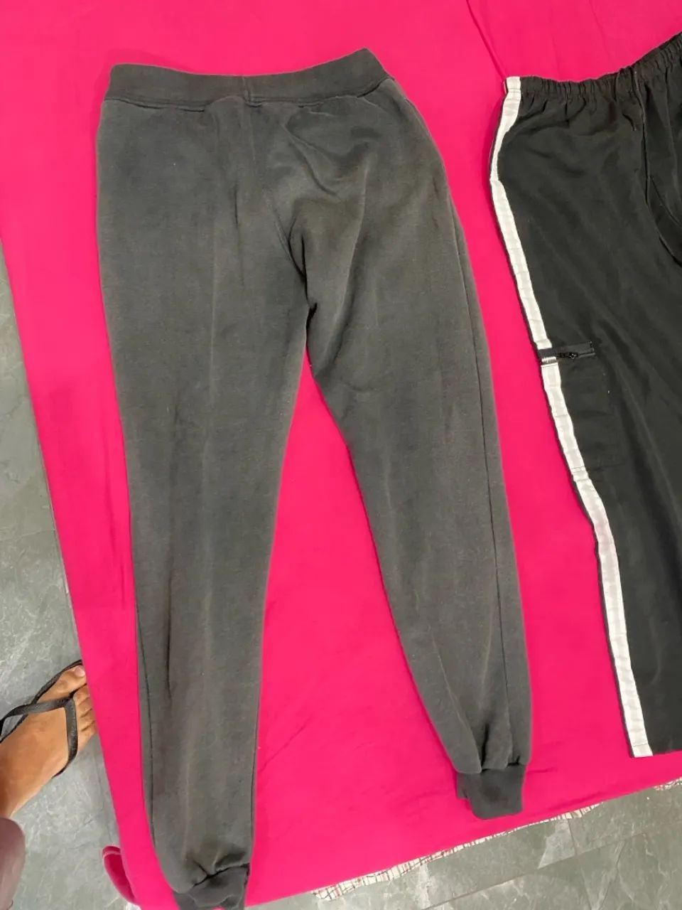 Calça moletom da Nike e uma calça esportiva  - Foto 2