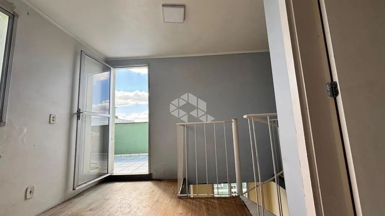 Cobertura com 3 dormitórios, churrasqueira e vaga de garagem por R$329.999. - Foto 4