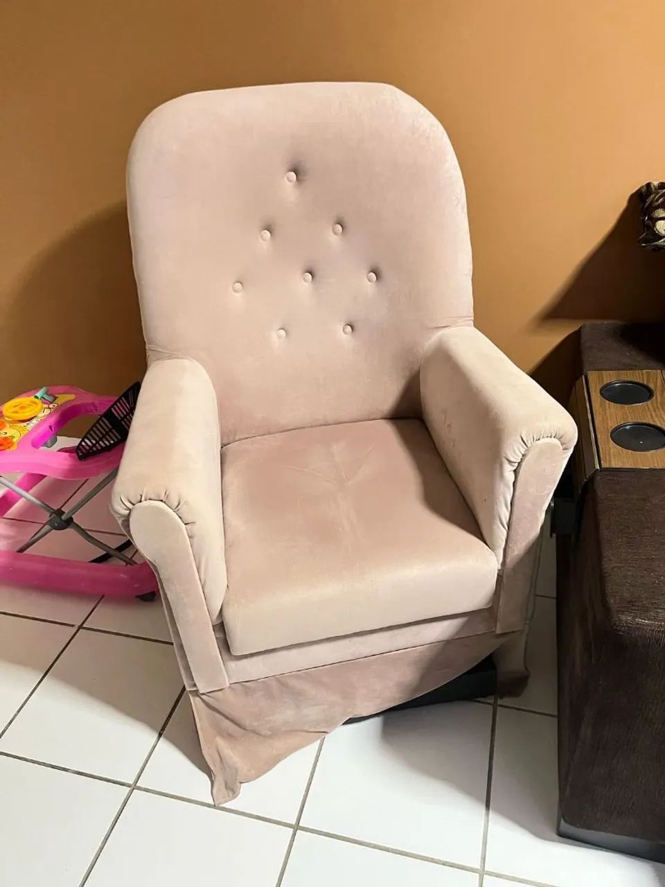 Poltrona Rosa Estilo Clássico de amamentação 