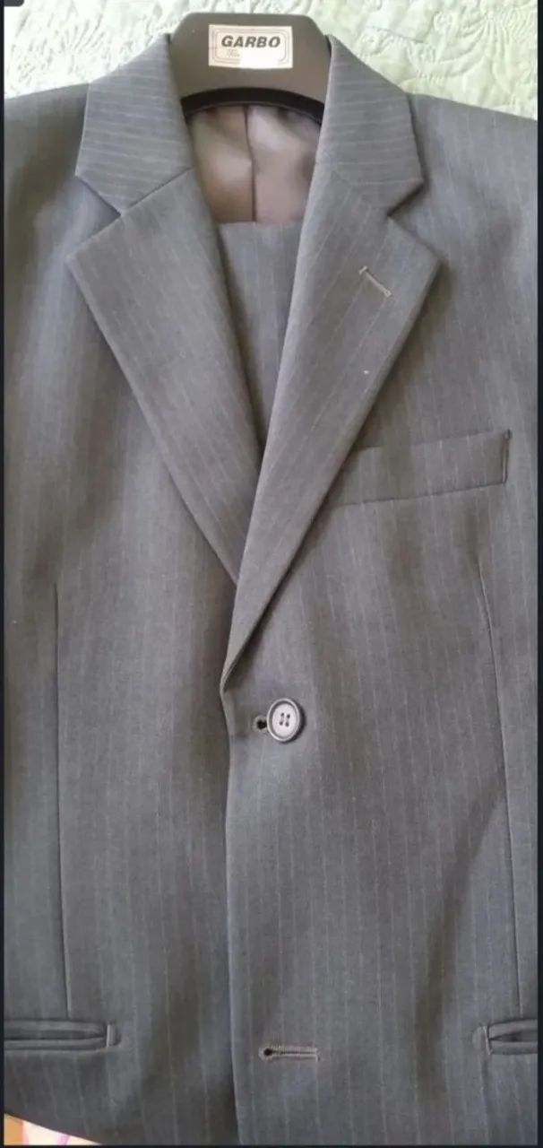 Terno e calça marca Garbo