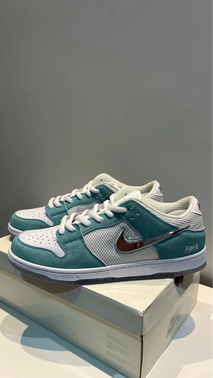 SB Dunk Low Pro X April