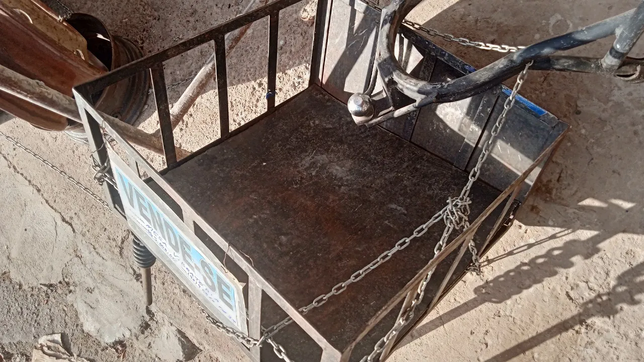 Cesta para transporte de cargas em moto