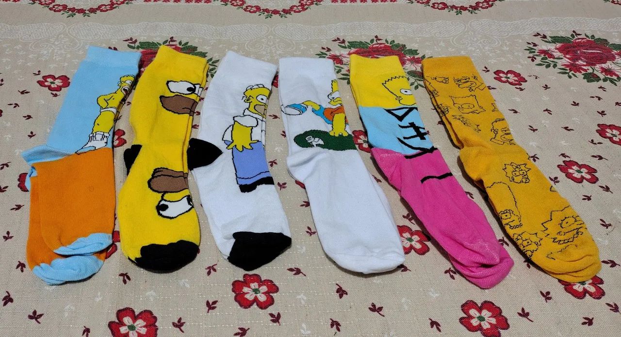 Meias divertidas com personagens  - Foto 4