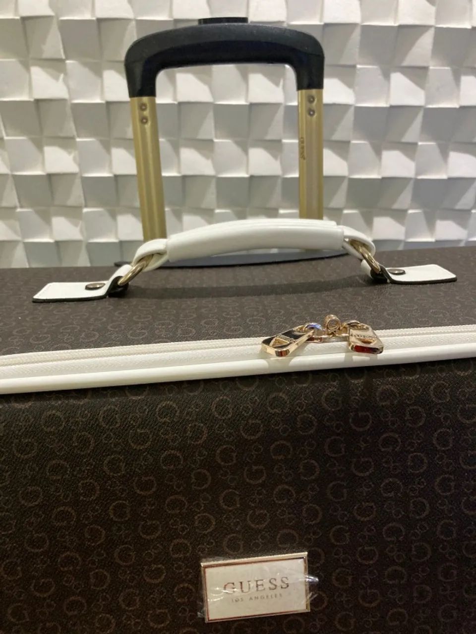 Linda Mala Guess para viagem