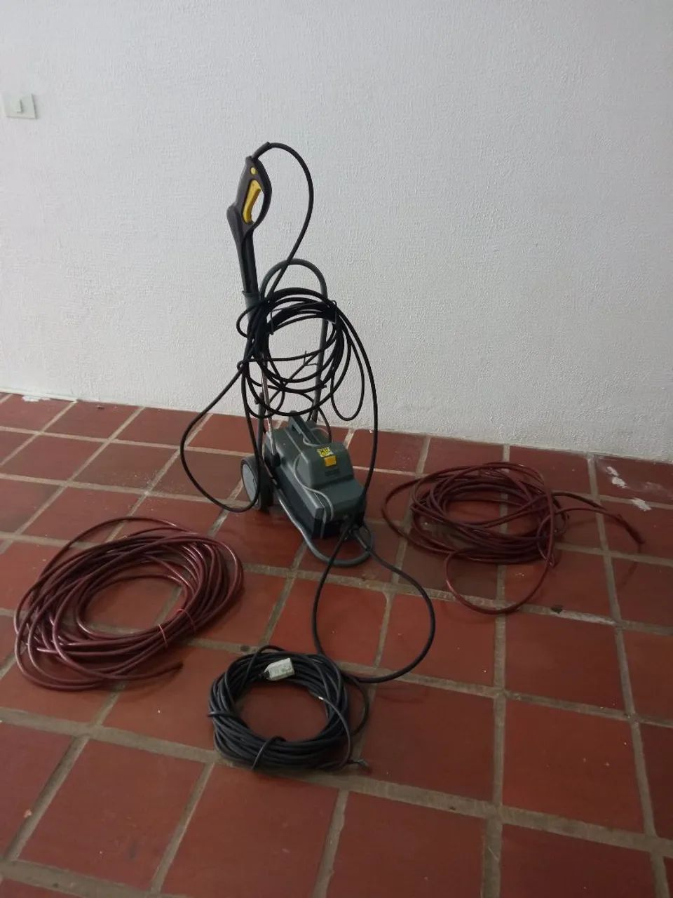 Lavadora Karcher Profissional HD 585 Prof S Usada em bom estado com extensões 