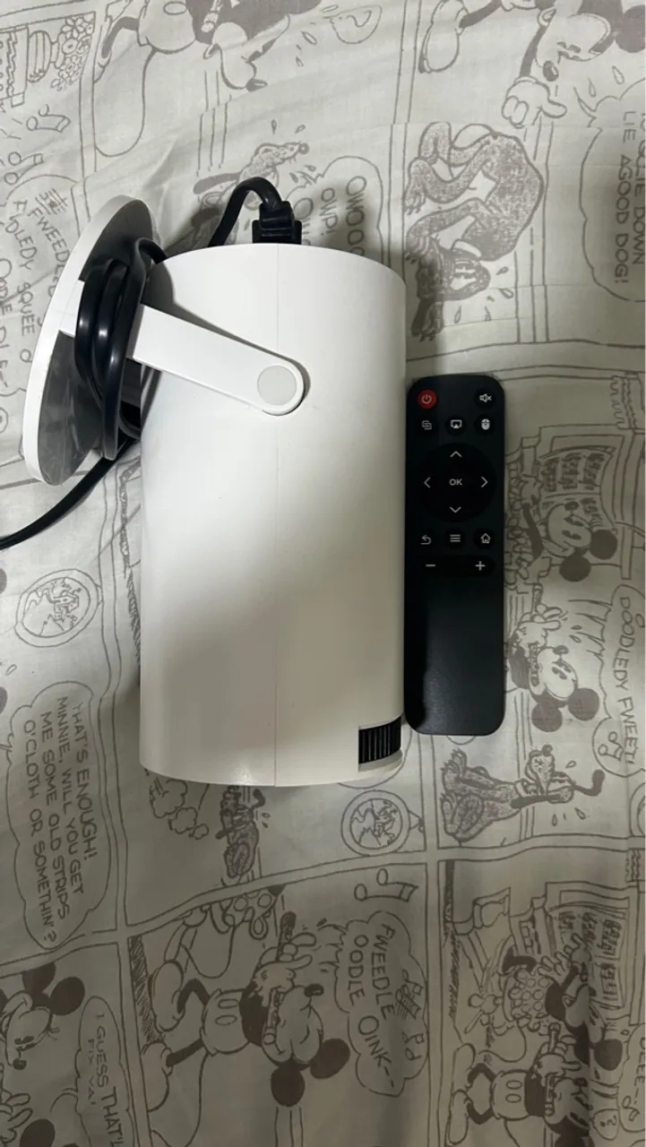 Projetor Portátil com Controle Remoto - Perfeito para Filmes!