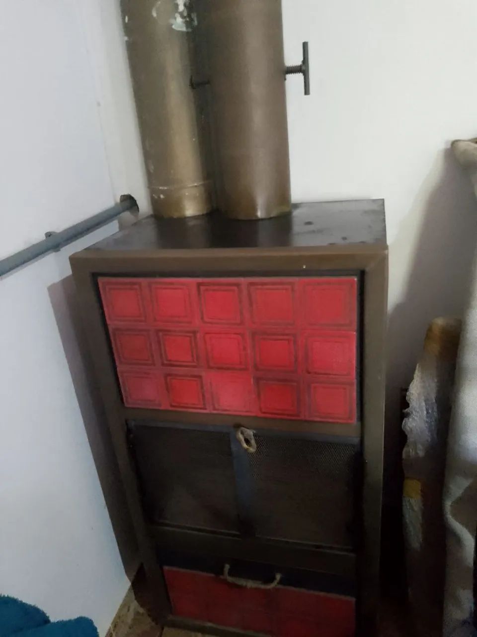 Lareira em aço e bronze