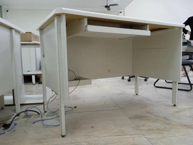 Mesa de Escritório c/ 1 prancha de correr em MDF Branco 80 cm x 120 cm x 70 cm - Foto 5