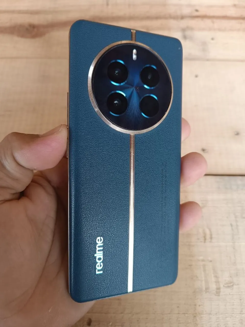 Realme 12 pro 5g de 512 gigas de Memória e 12+12 gigas de RAM