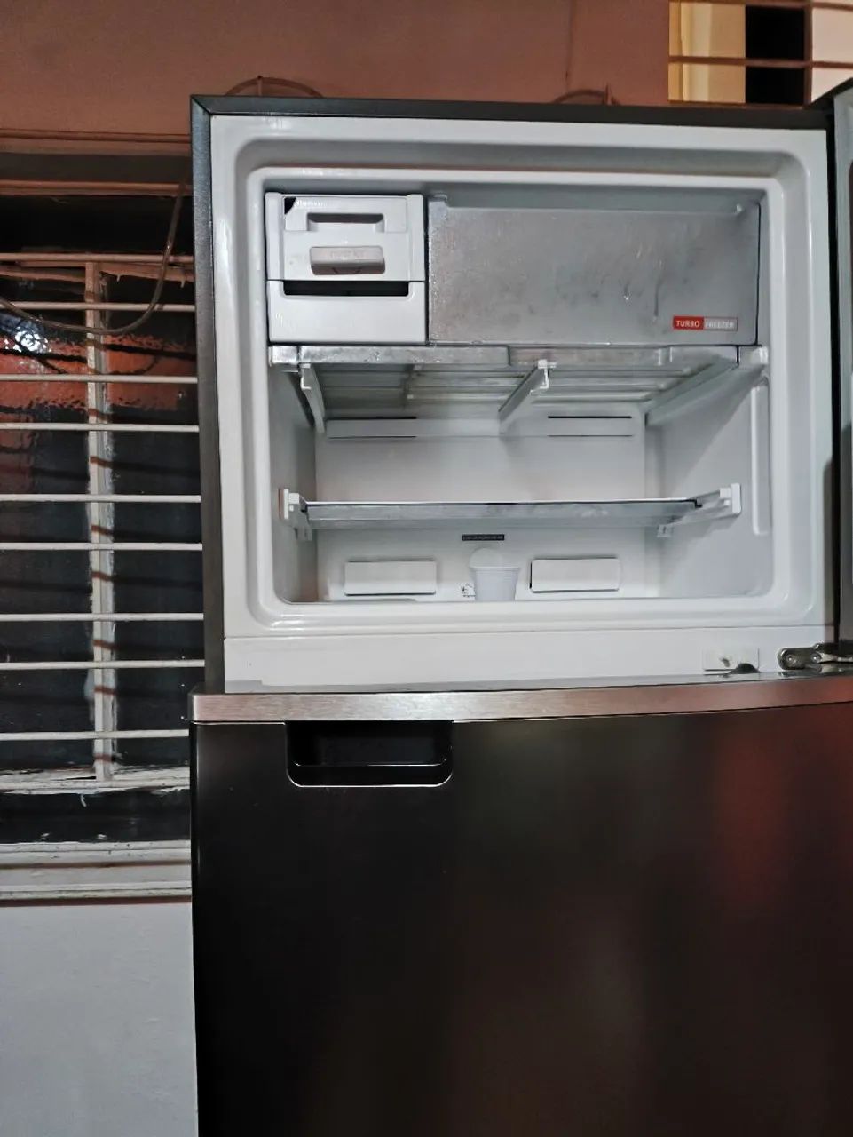 Vendo uma geladeira Frost Free Brastemp  - Foto 2