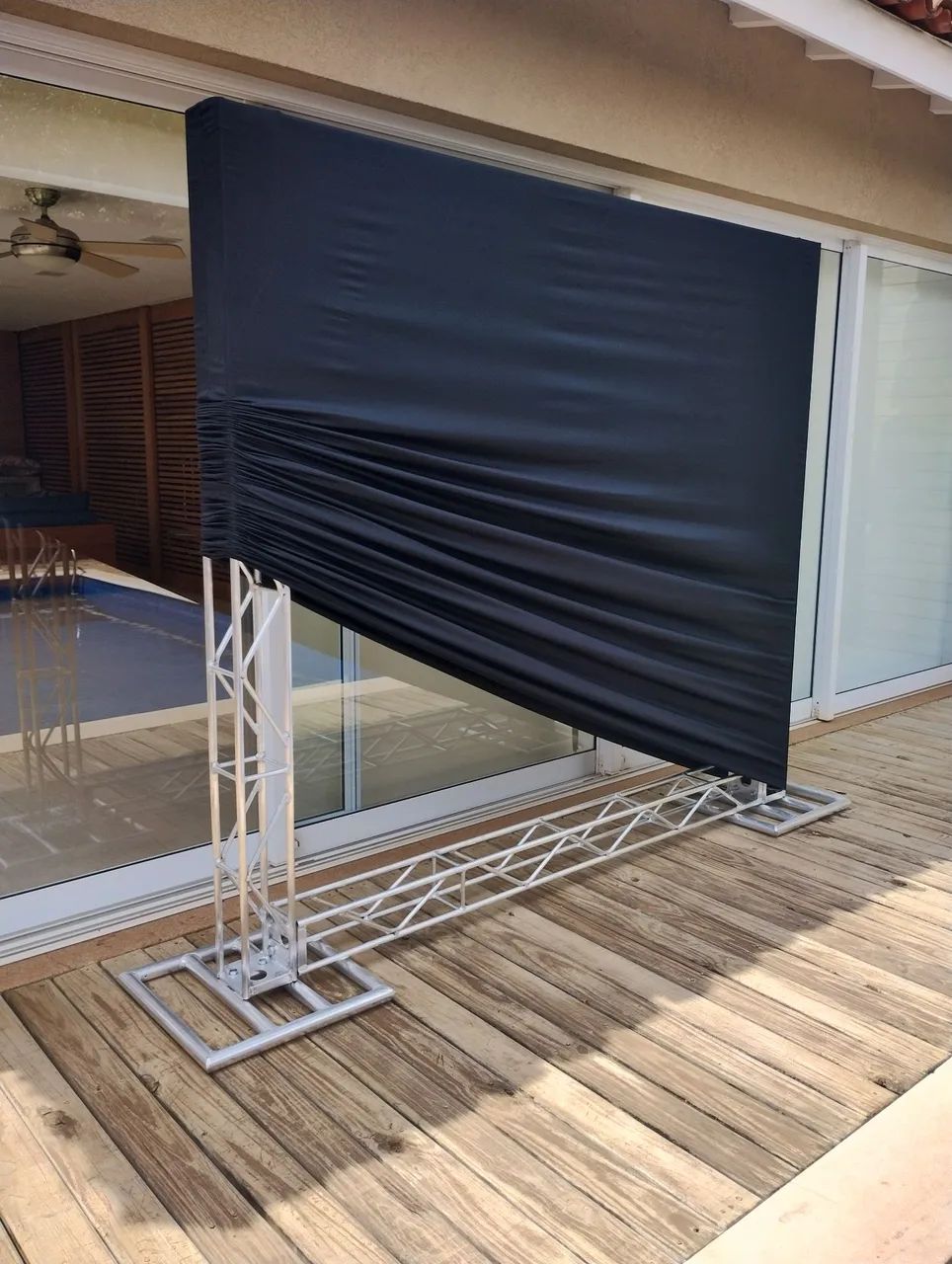 Backdrop - BoxTruss - Pórticos - Palcos - Piso Elevado - Praticável / SpaçoTendas  - Foto 5