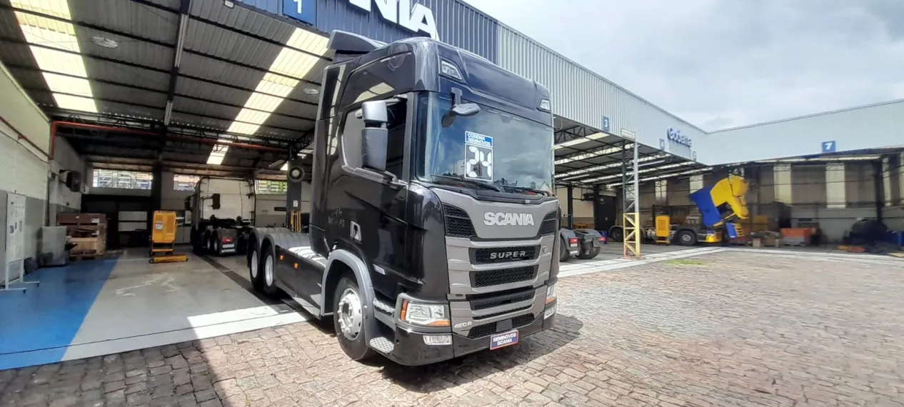 SCANIA 460 R SUPER A6X2 23/24 - SAIA LATERAL DEFLETORES, ADAS, GELADEIRA, PNEUS NOVOS.
