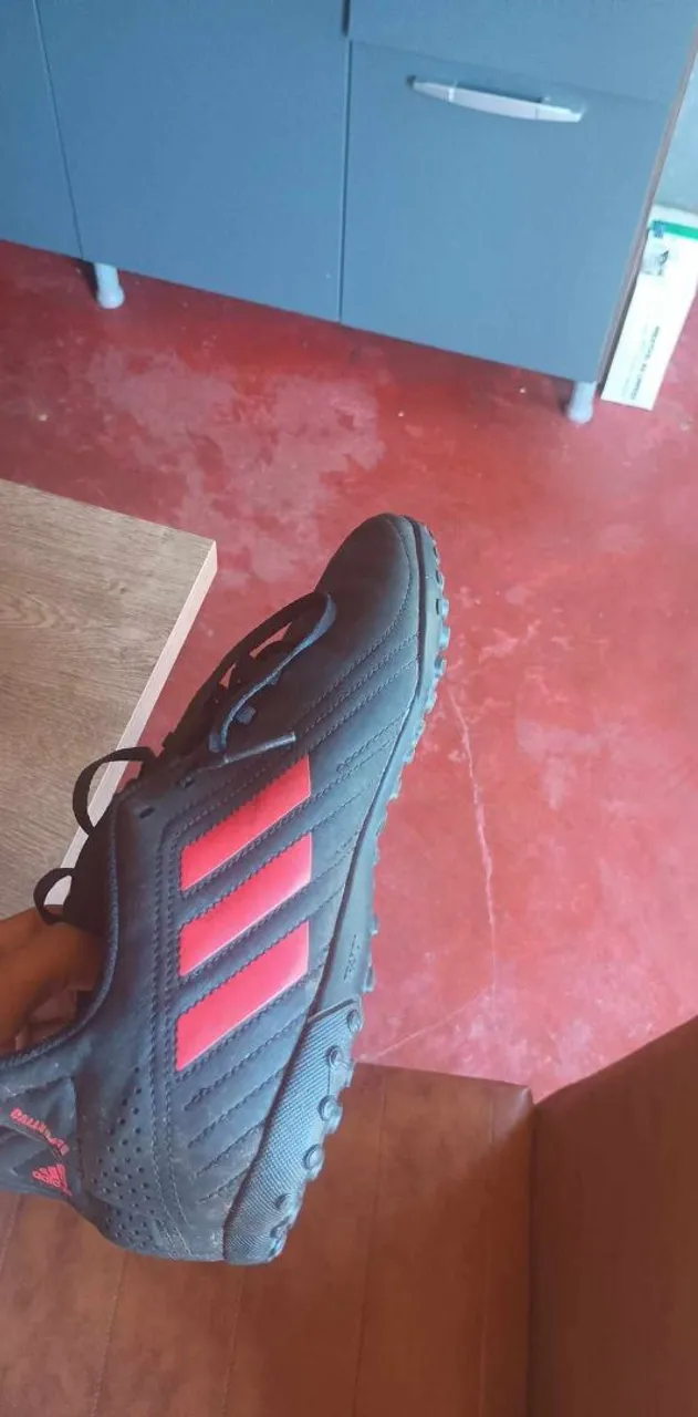 Chuteira society Adidas