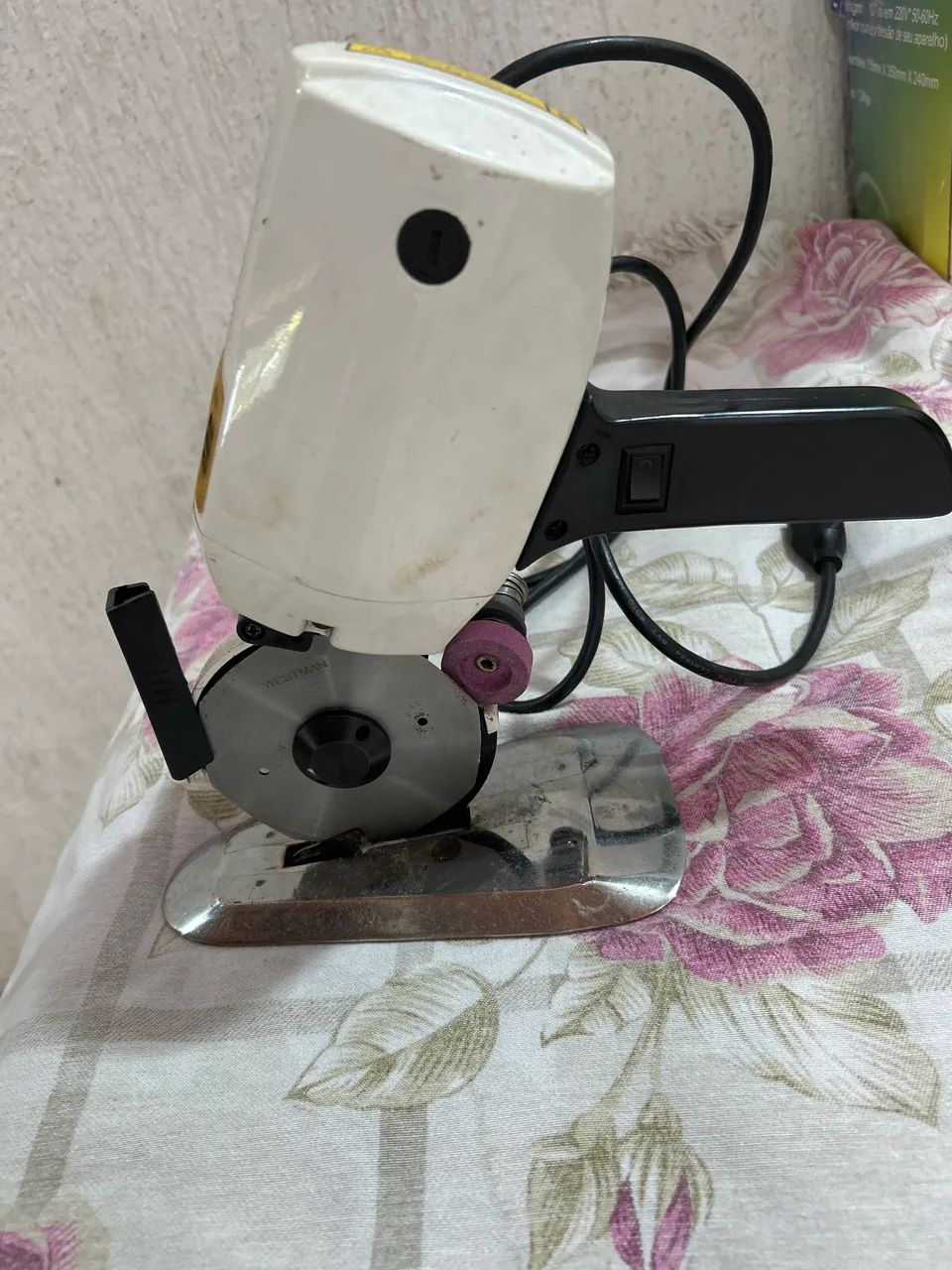 Máquina de cortar tecido 