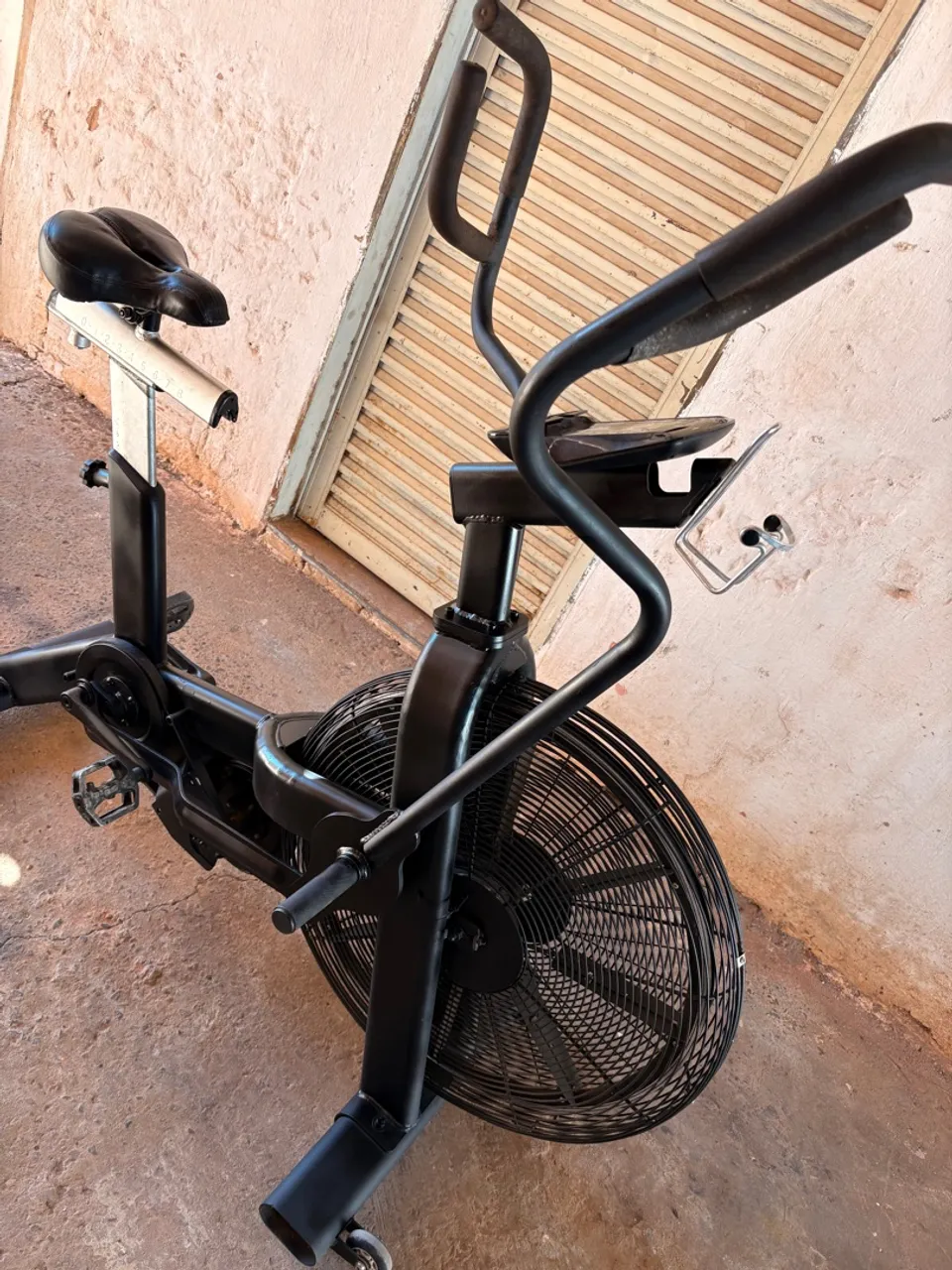 Bicicleta Ergométrica Air Bike - Academia