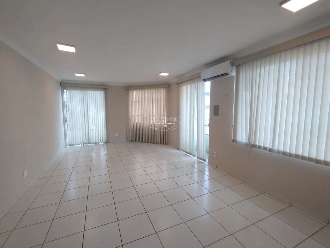 Sala Comercial disponível para alugar no bairro Vila Rezende, Piracicaba SP.(Código SA0017 - Foto 2