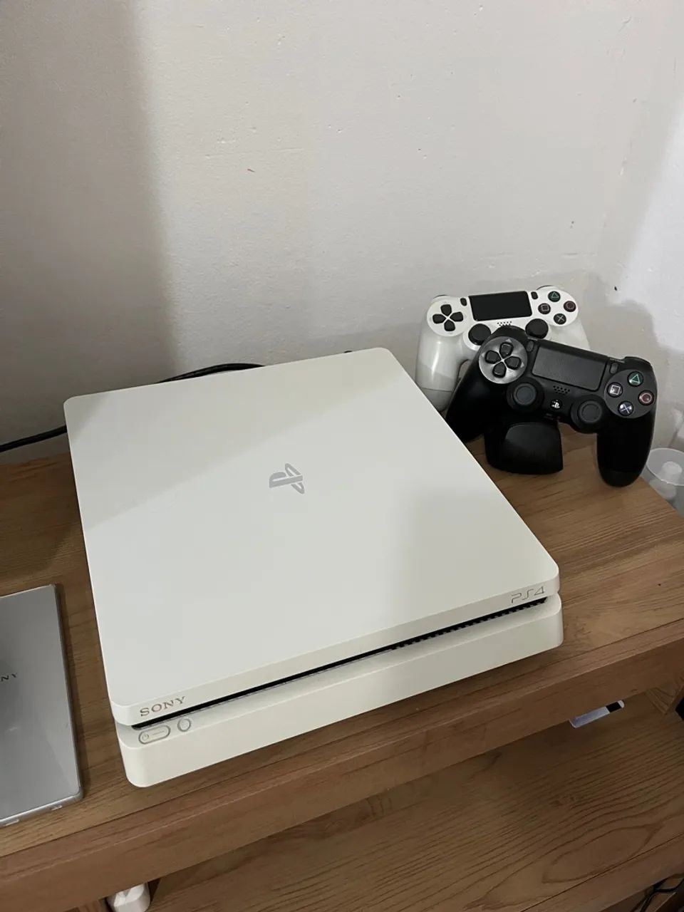 Playstation 4 Slim Branco + 37 jogos e 2 controles 