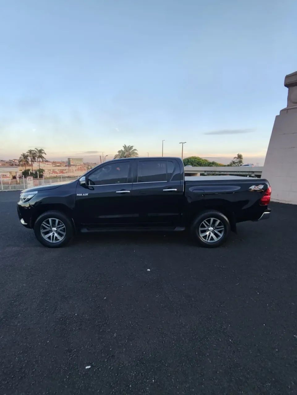 TOYOTA HILUX 2.8 SRX 4X4 CD 16V DIESEL 4P AUTOMÁTICO PRETO 2017 - Foto 5