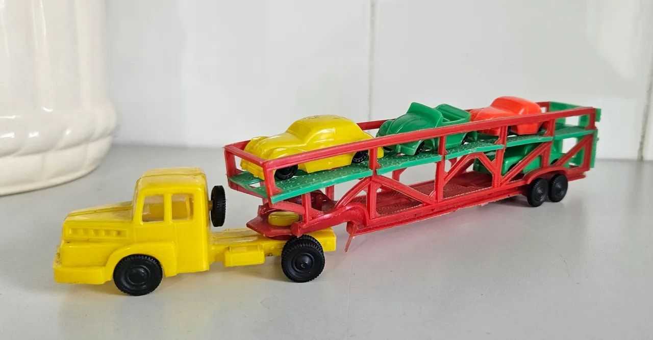 Antigo Caminhao Cegonha em Plastico