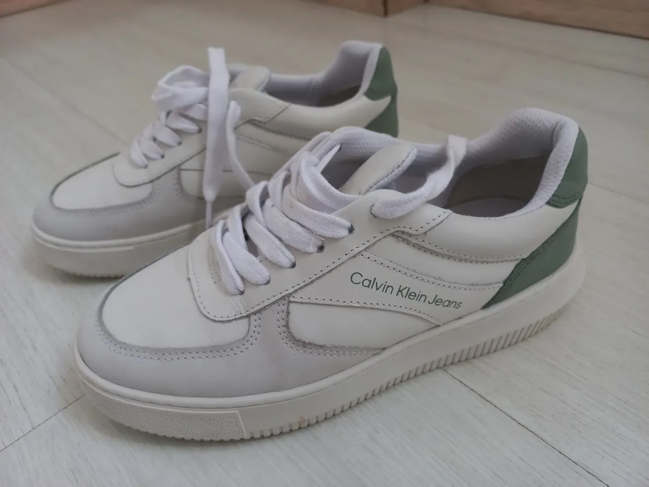 Tênis Calvin Klein original - Couro branco com verde (usado 1 vez)