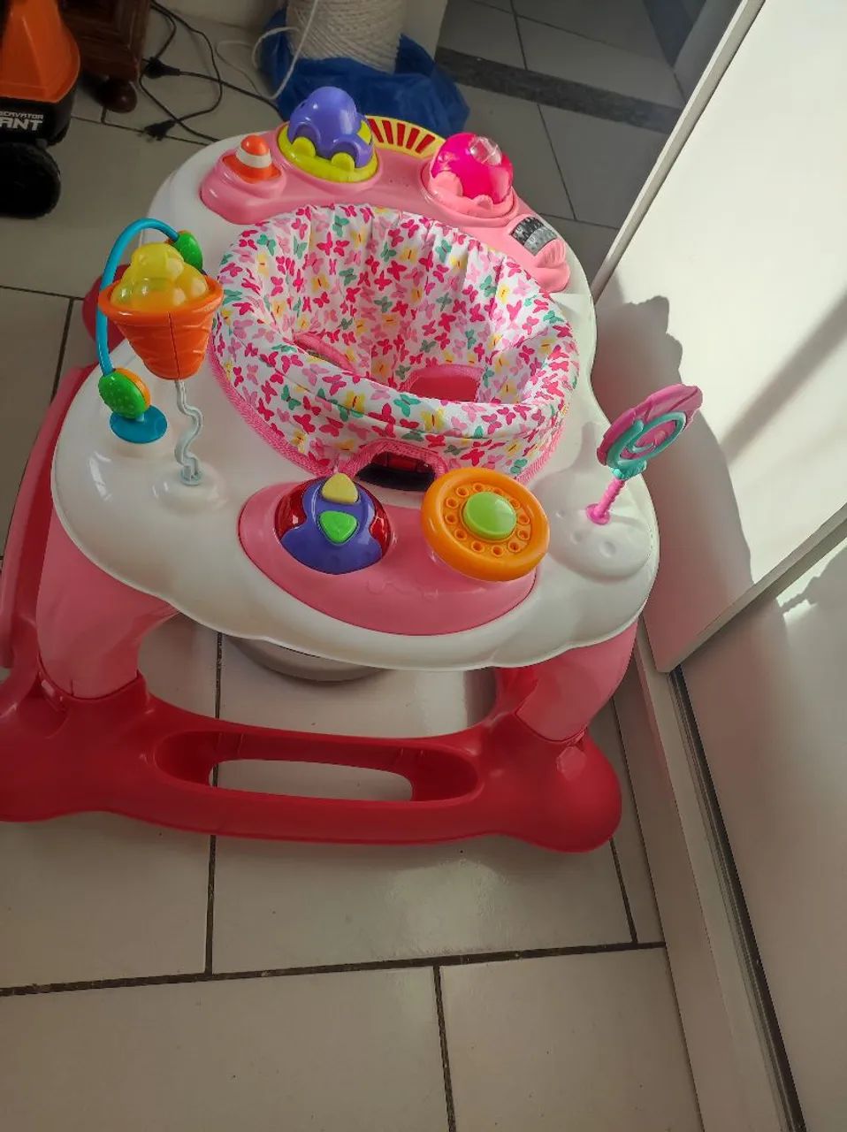 Andador Infantil Rosa com Atividades