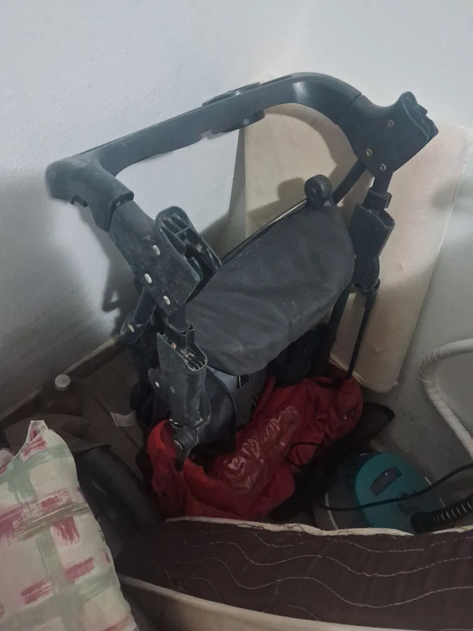 Carrinho de Bebê Compacto e Prático