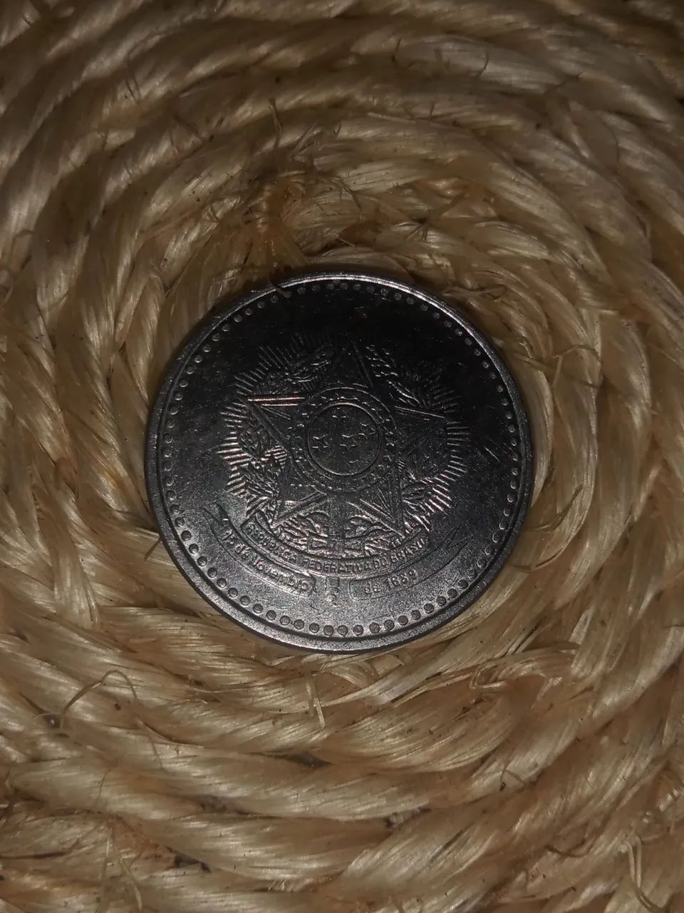 Moeda de 1 cruzado de 1987 com marcas de uso - Foto 5