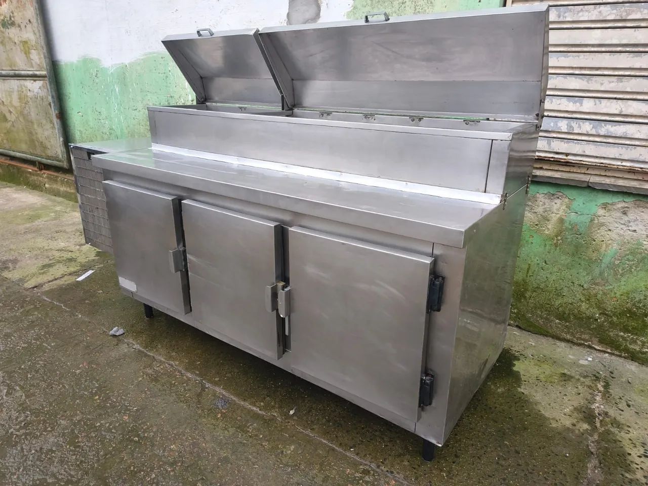 Balcão refrigerado 3 portas c/condimentadora 220v ENTREGO  - Foto 2