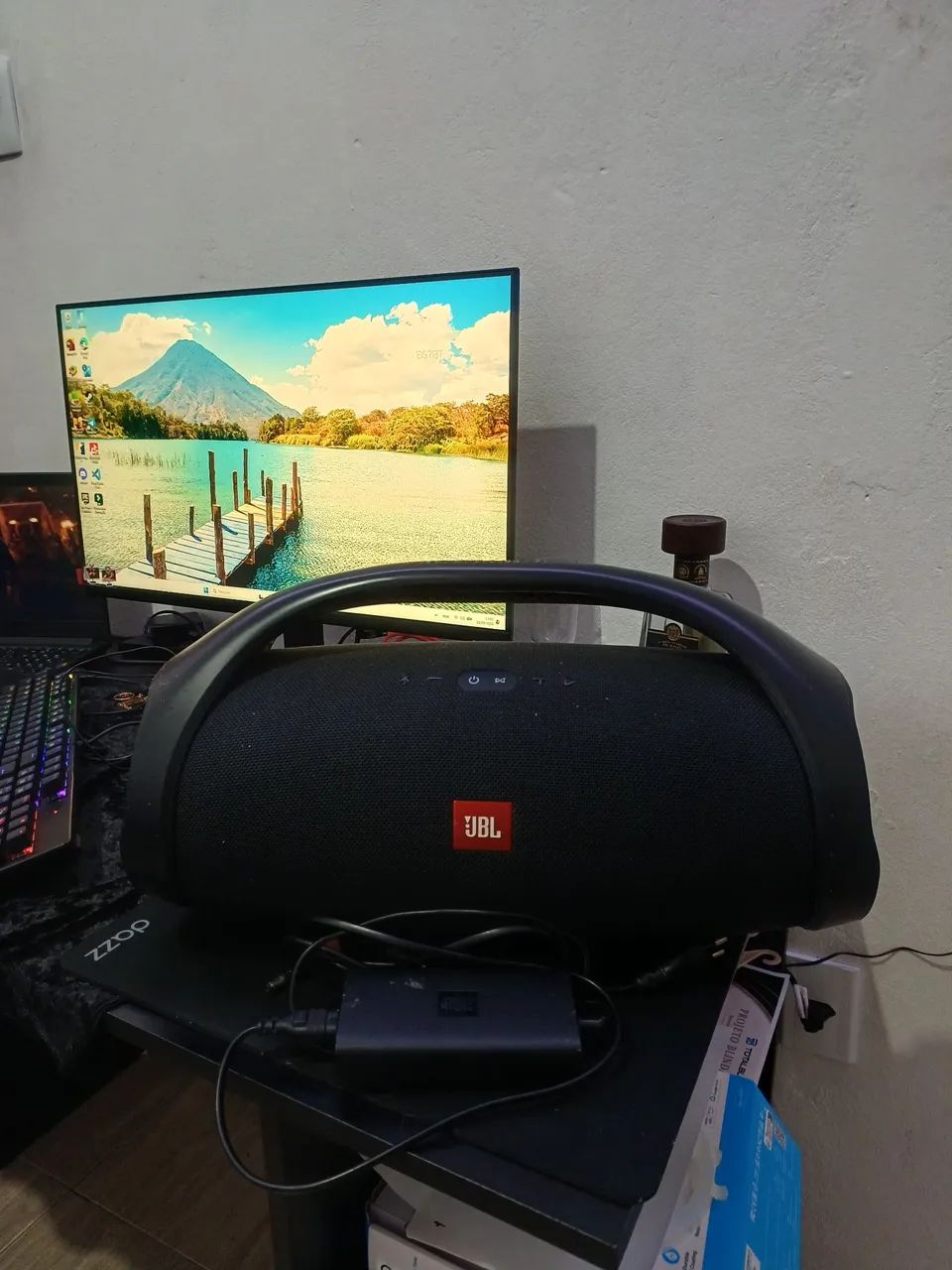 JBL BOMBOX 01