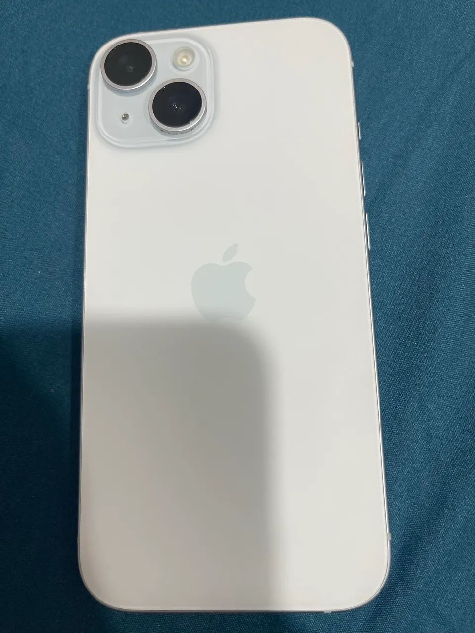 Vendo iPhone 15 branco semi novo watts * - Foto 3