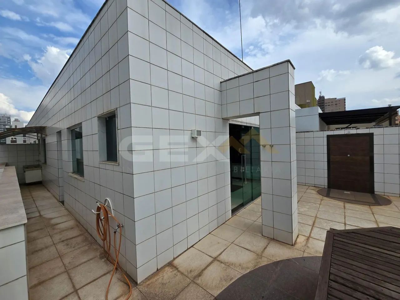 Cobertura com 4 quartos, espaço gourmet completo e 3 vagas no bairro Sidil. - Foto 4