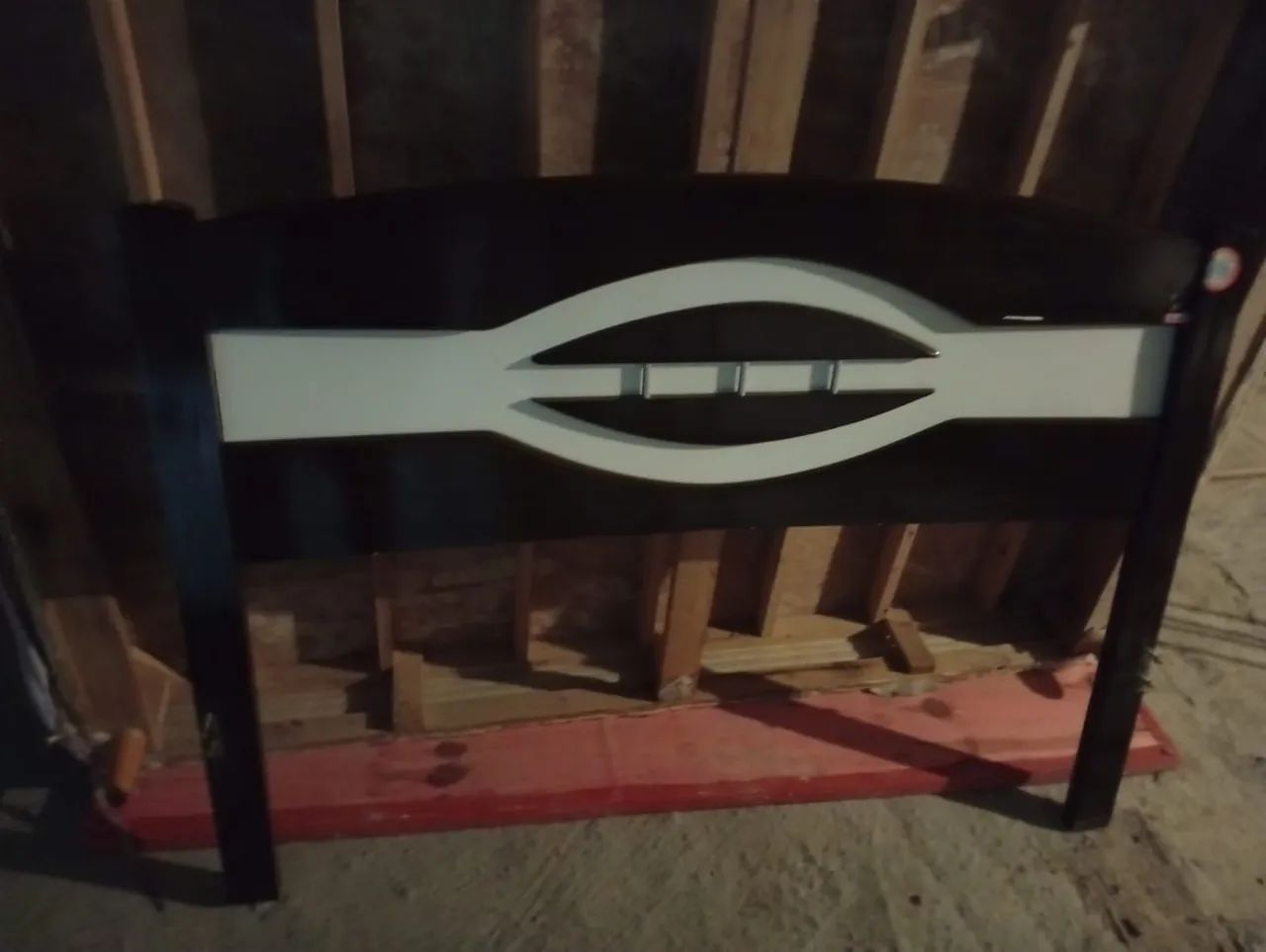 Cama de casal em ótimo estado.