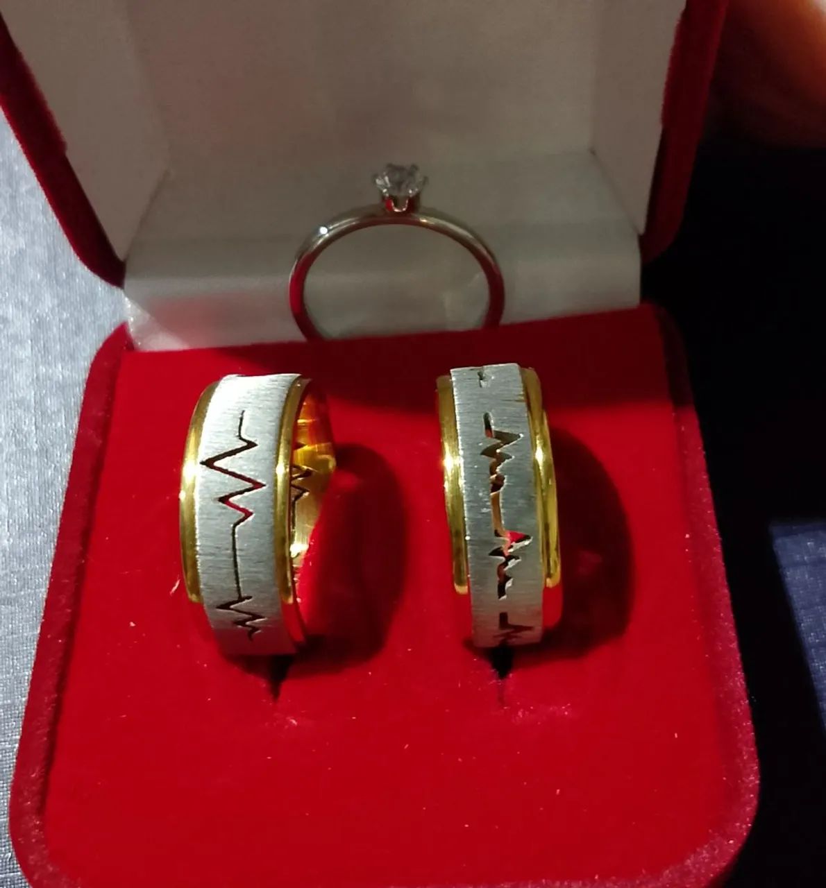 Aliança de moeda legítima de compromisso 