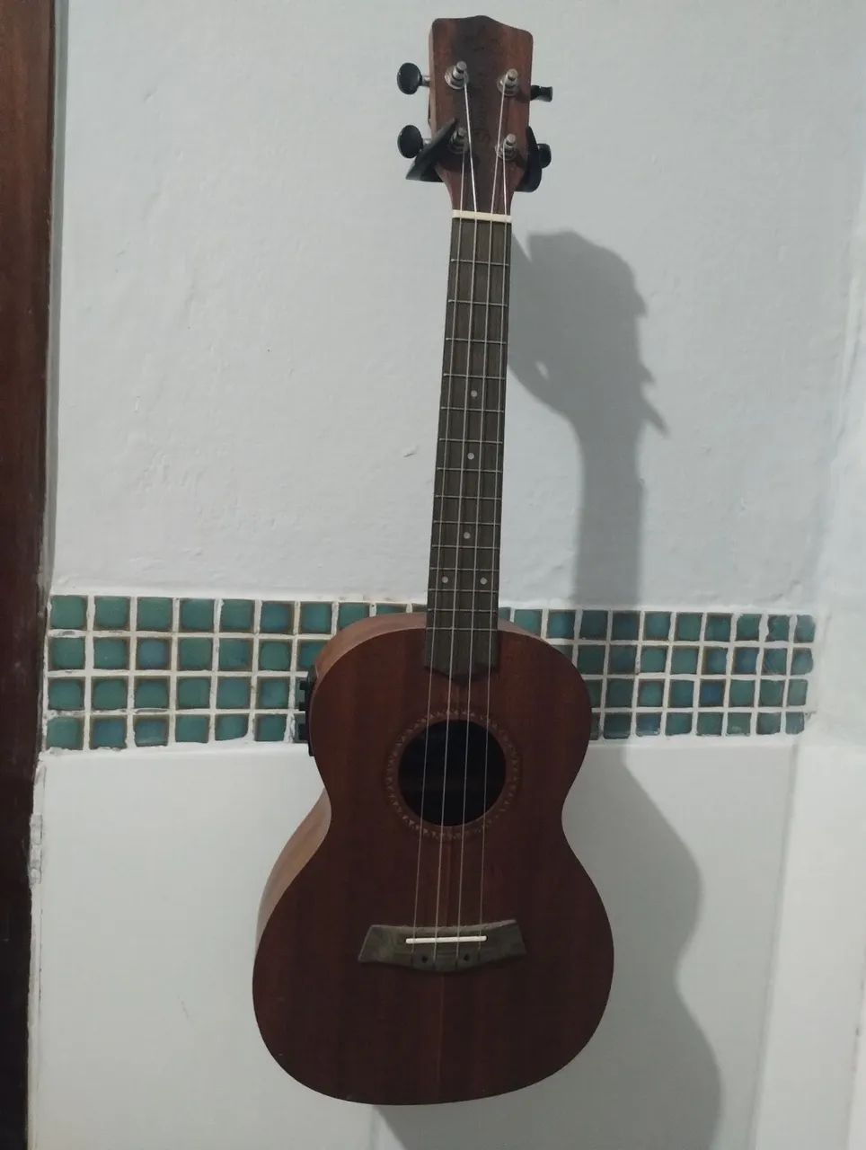 Ukulele Tenor elétrico