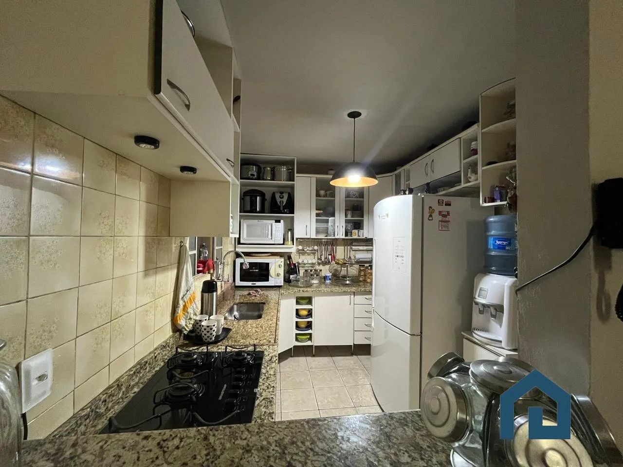 Casa ampla com piscina, varandas e três barracões - Foto 5