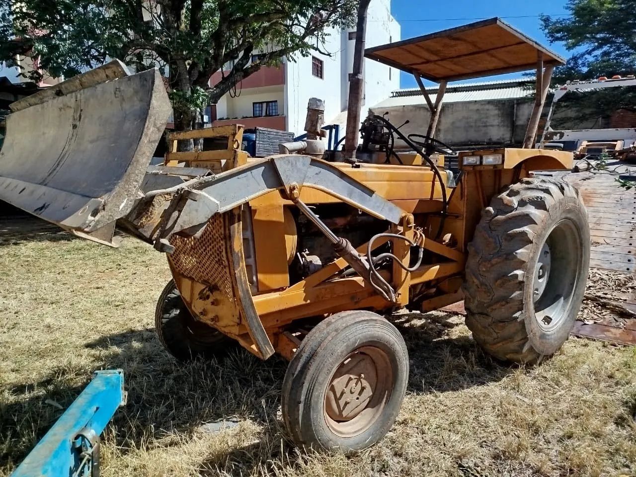Trator CBT 2105