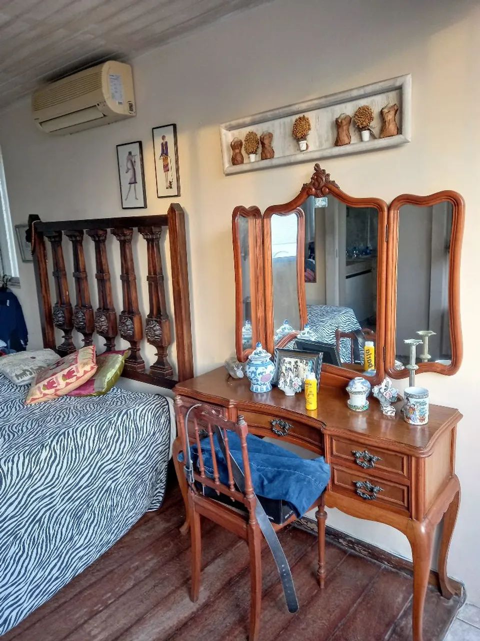 CAMA EM MADEIRA NOBRE E DESIGN RARO