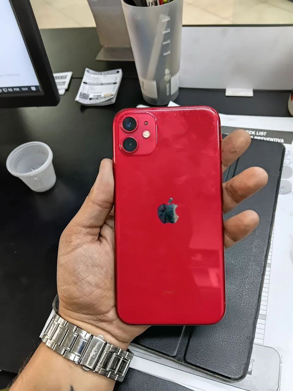 IPHONE 11 RED 64GB - Foto 2