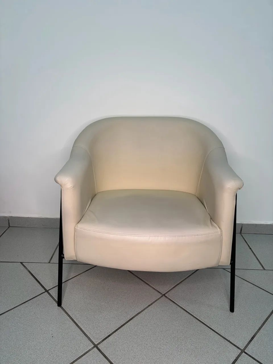 Poltrona Bege Almofadada