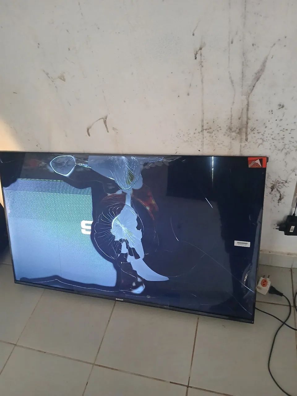 vendo uma TV 43 plgd , detalhe ' esta com defeito - Foto 2