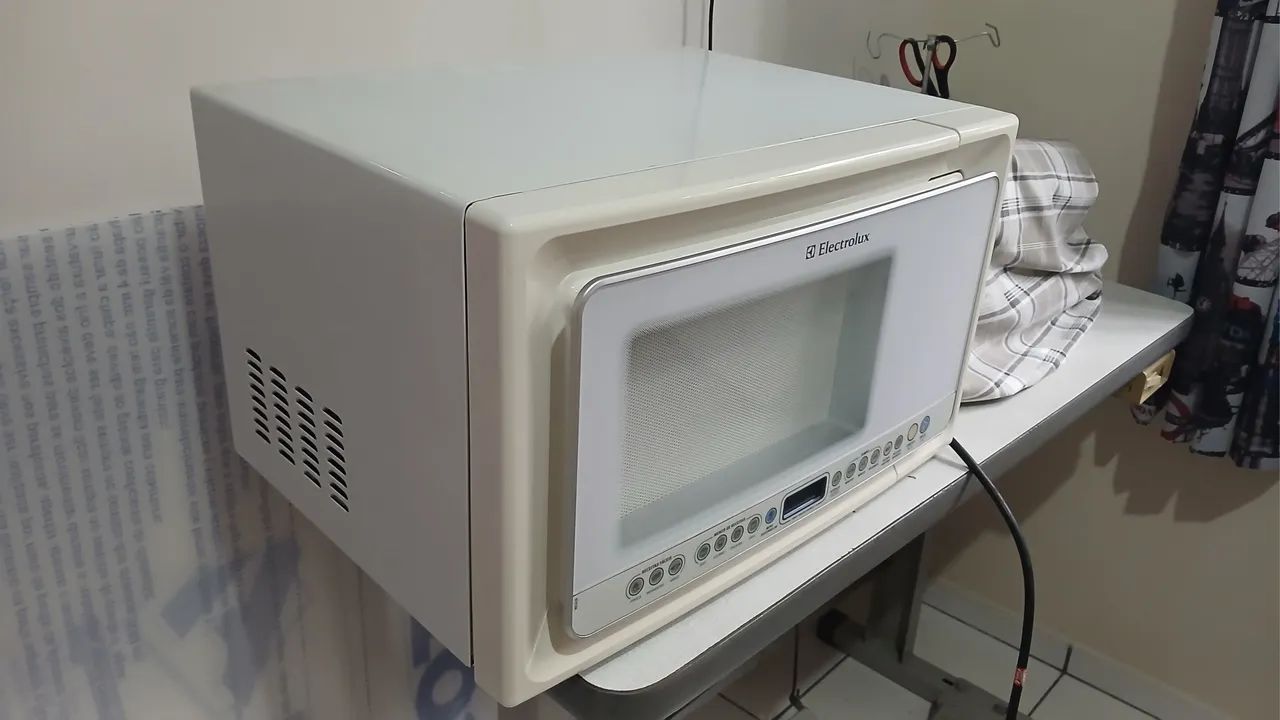 Micro-ondas Electrolux 31l 220v - Foto 2