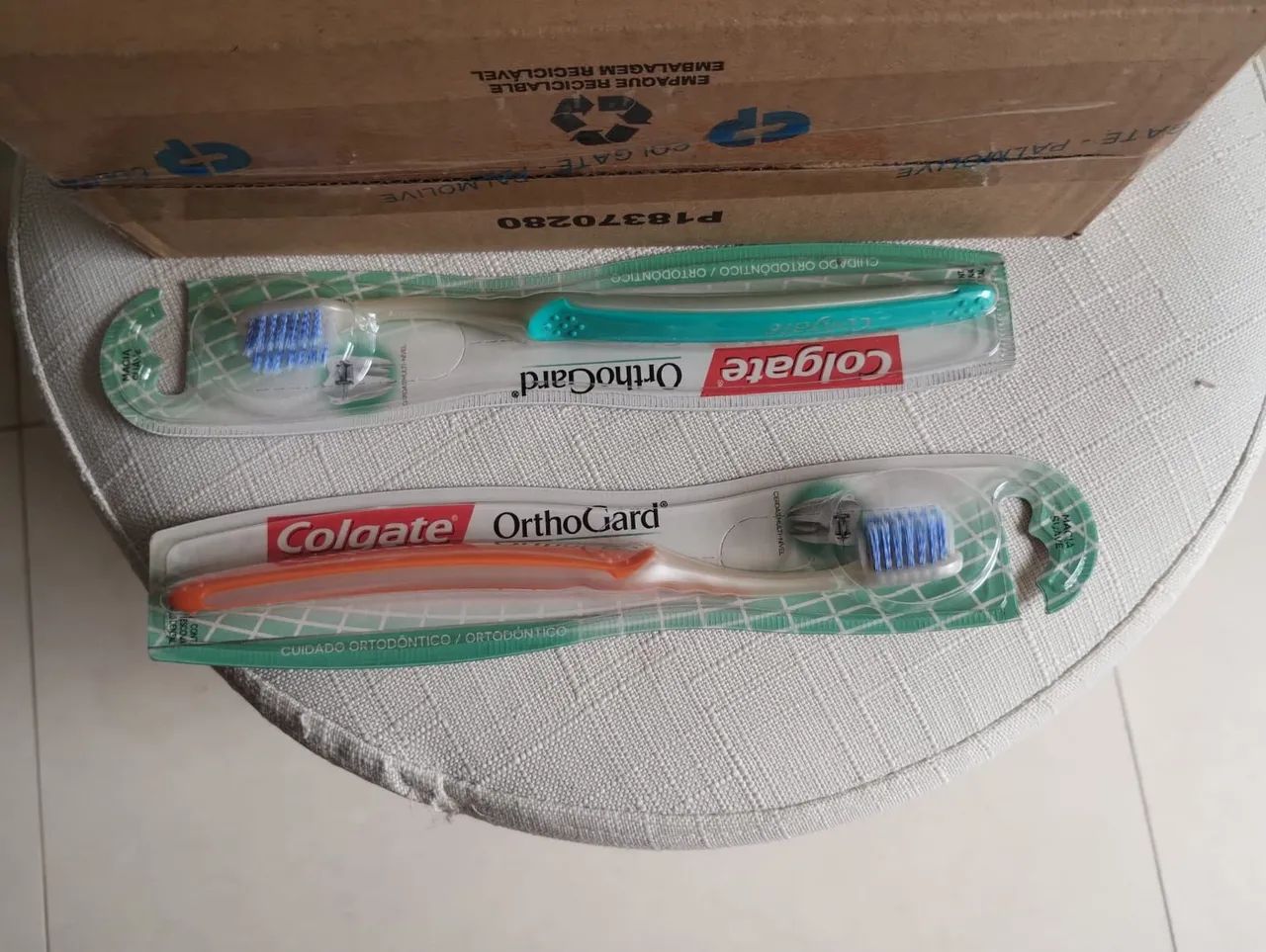 Caixa lacrada com 12 ESCOVAS ORTODÔNTICA  - Foto 3