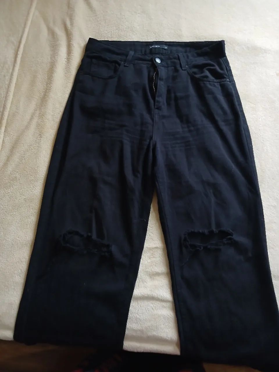 Calça jeans preta destroyed Pool jeans, bom estado, pouco usada. tendencia 2026