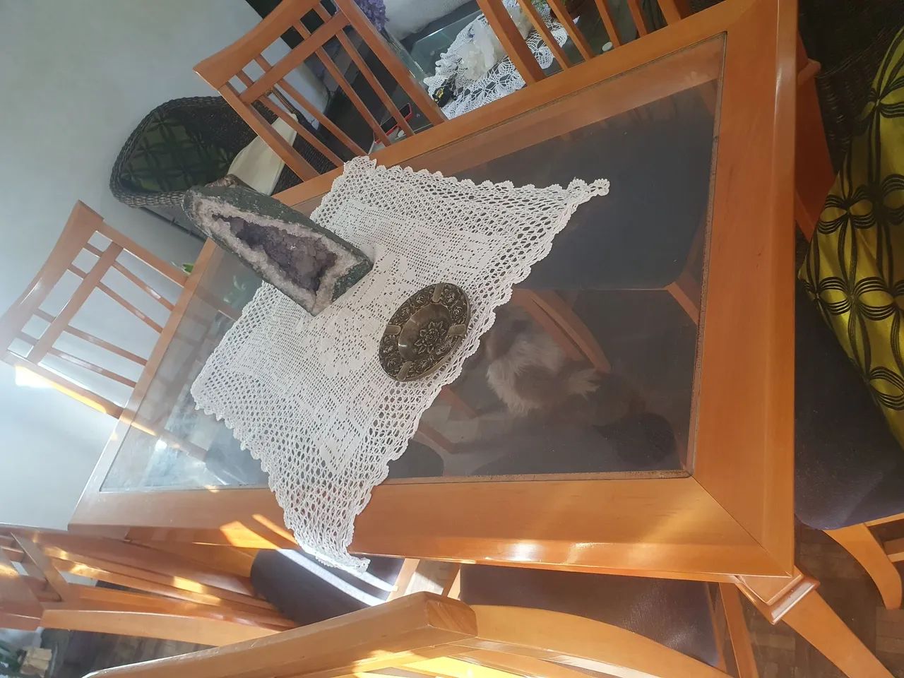 Mesa jantar em madeira com seis cadeiras - Foto 2